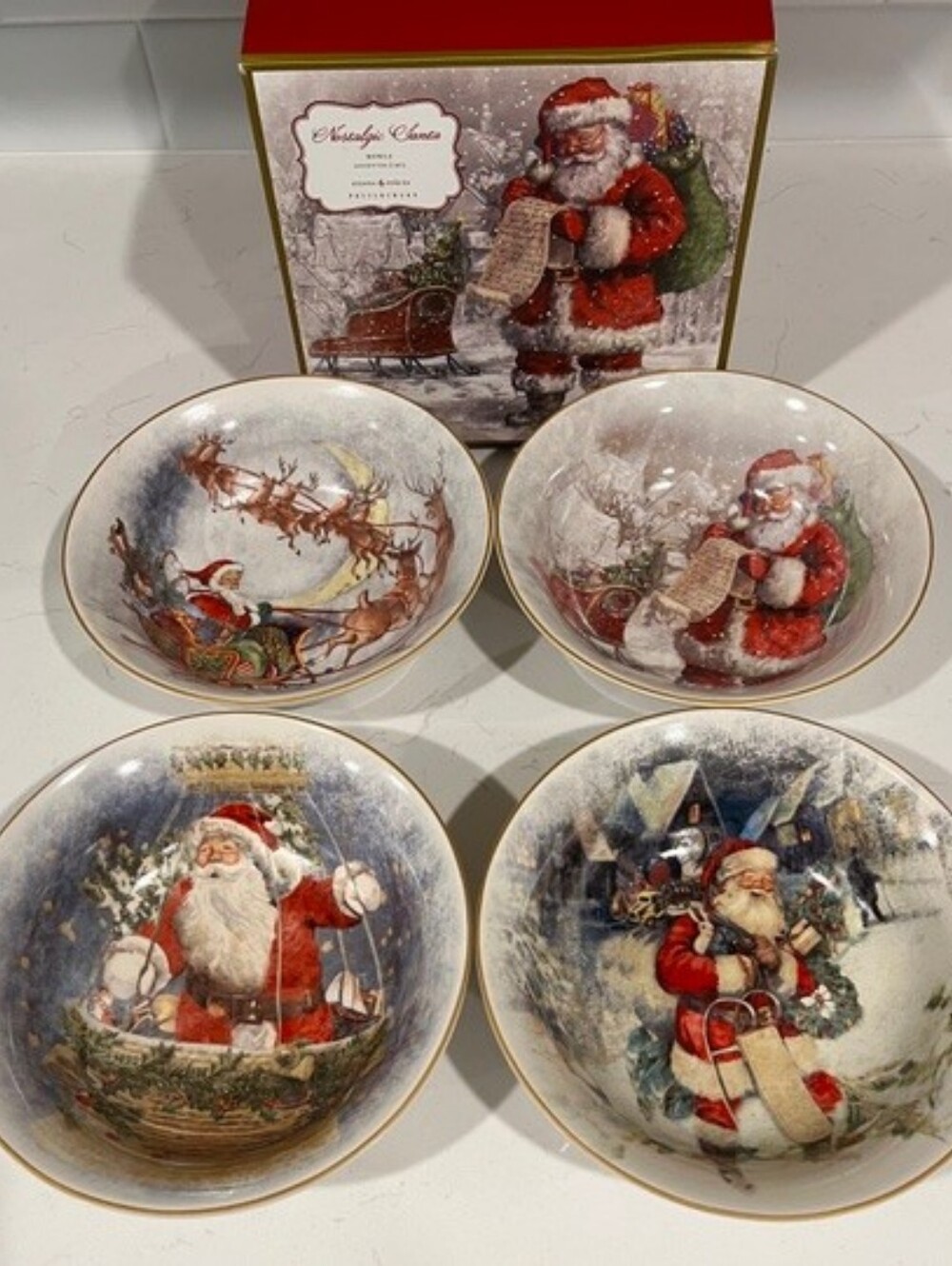 Pottery Barn Nostalgic Santa Bowls Set Of 4‎ In Box